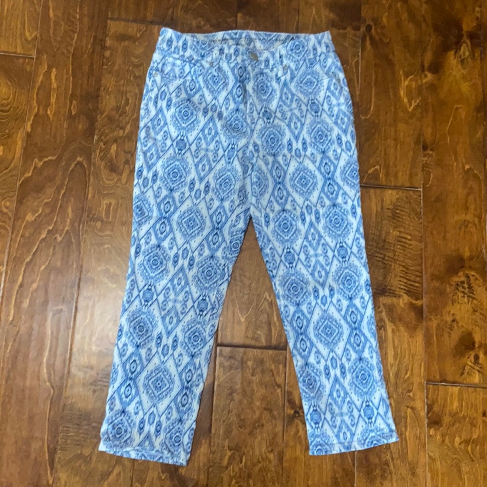 Chico’s so slimming cropped pants